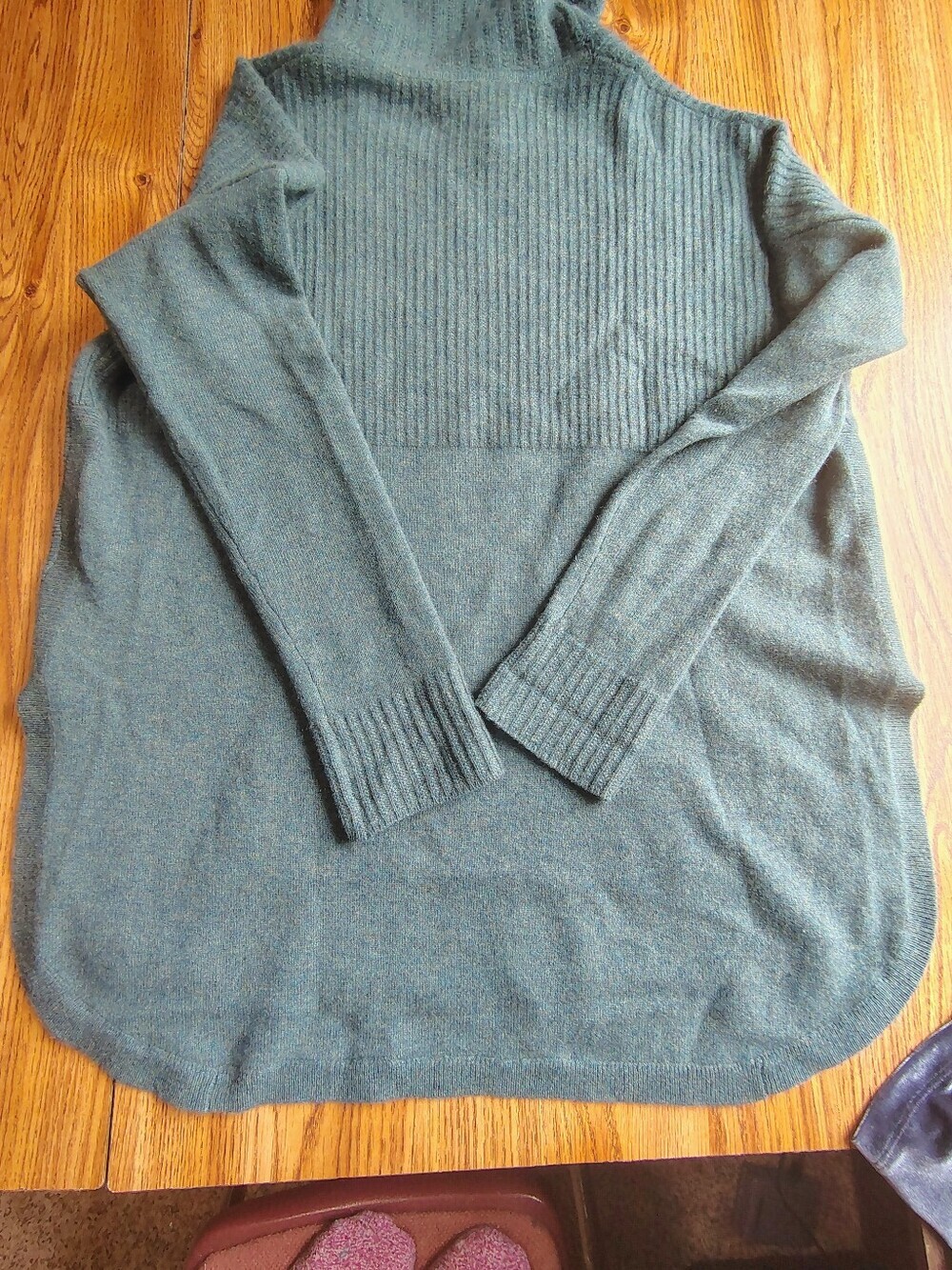 Max Studio Sweater 100% Cashmere Turtle Neck Women's sz S Oversized. - Picture 11 of 11